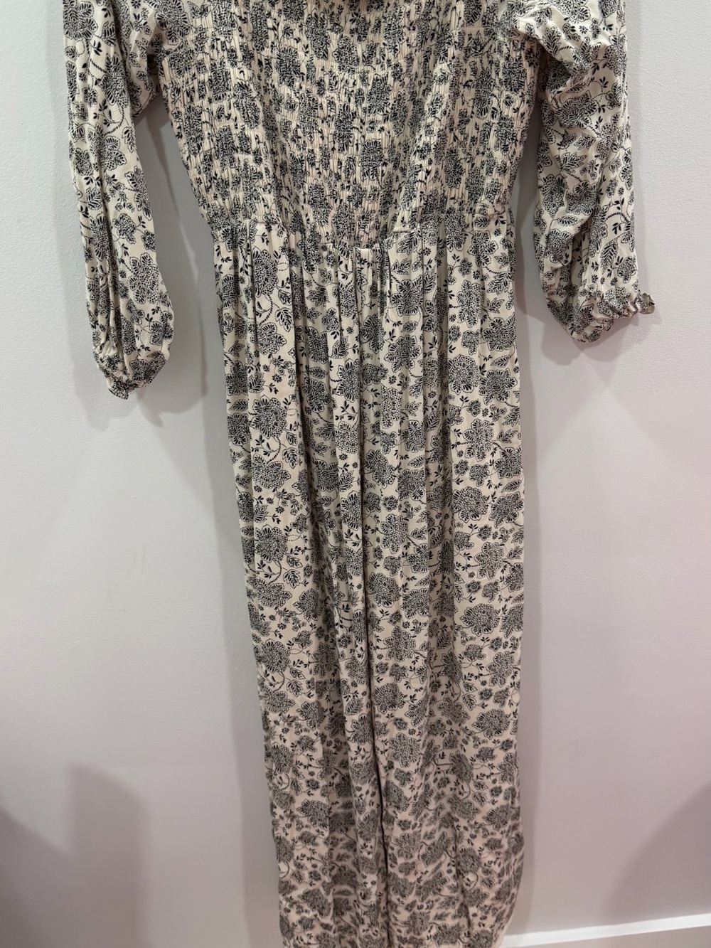 AMERICAN EAGLE WOMEN BEIGE FLORAL SMOCKED PUFF-SLEEVE JUMPSUIT - Picture 10 of 13